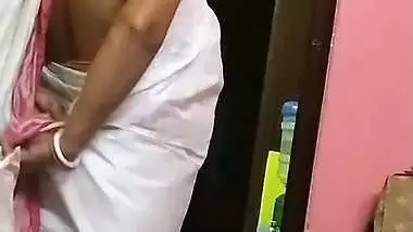Aunty wearing saree without blouse viral FSI sex