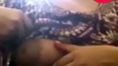 Girlfriend showing boob live on video call viral MMS