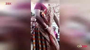 Village aunty sex - Desi sexy MILF public strip dance XXX video