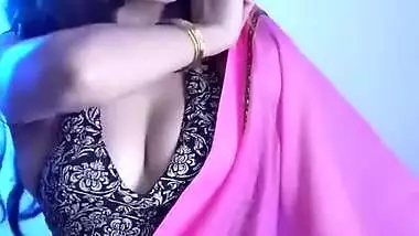 DESI DESIRE BABE SEXY HOT AND SIZZLING IN SAREE