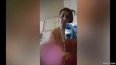 Aunty showing her big clevage