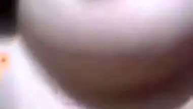 Today Exclusive-horny Desi Girl Showing Her Boobs And Pussy On Video Call Part 1