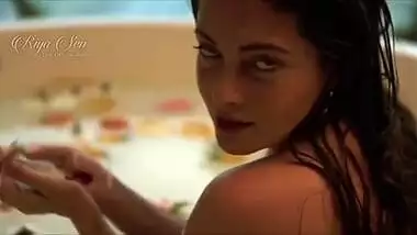 Riya sen app clip