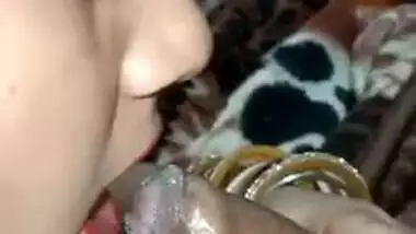 Bitch slowly eats her Desi husband's XXX tool on camera close-up