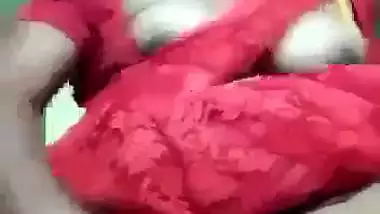 Nude desi Muslim lady fucks her pussy with a plastic dildo