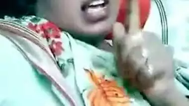 Dehati Bhabhi boob show on live livecam MMS movie scene