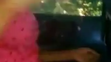 Cute desi girl oral sex in a car