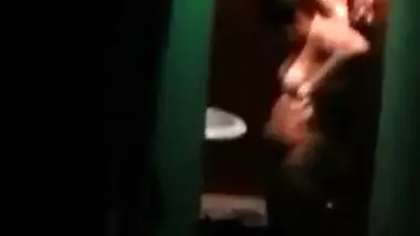 Guy before sex spies on Desi BBW who washes XXX curves in bathroom