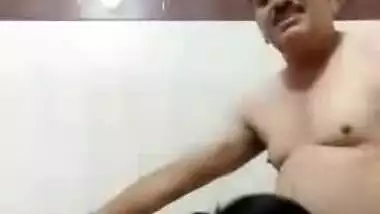 Mature Indian XXX couple have sex in the bathroom MMS video