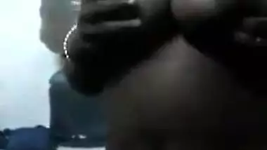 Desi aunty show boob and ass