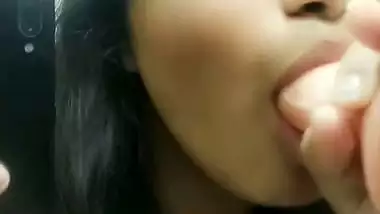 Big boobs Indian girl sucking dildo viral show