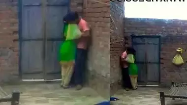 Hot Gorl kissing hiddencam