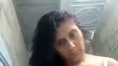Big boobs Pakistani aunty viral topless selfie