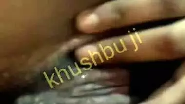 Super Hot Desi Bhabhi Showing Boobs and Pussy On video call New Mms