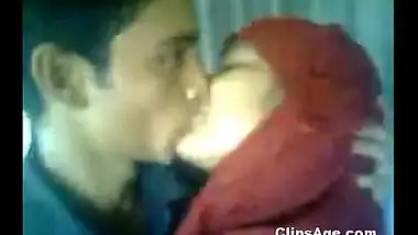 Innocent Bengali girl’s smooch and nude porn movies