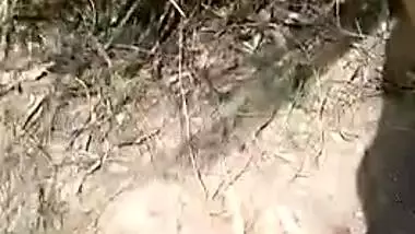 Cute XXX girl has pussy scored by Desi man on camera MMS in the field