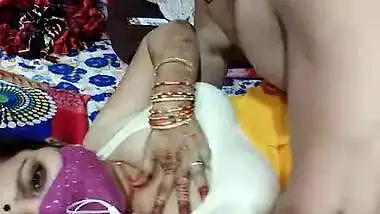 Indian sexy bhabhi live boobs showing