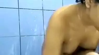 Super Cute Desi Babe Full Nude Bath