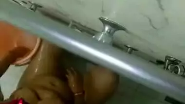 Desi bhabhi nude bathing in bathroom recording by spy cam