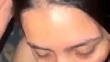 Delhi babe gives a sexy blowjob in Indian sex video