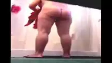 Desi horny bhabi bath mms clip