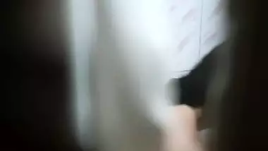 Chubby sister bathing caught through hole viral MMS