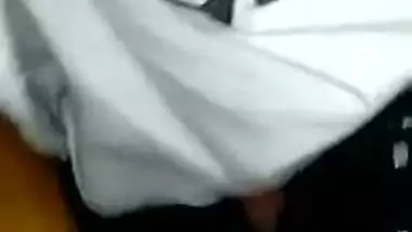 Desi whore in sari reveals pussy for bonking in self-made XXX video