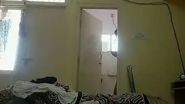 Indian teenage girl naked after shower video