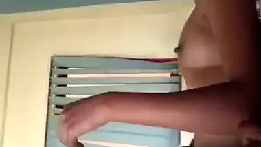 BF fucks his GF in a hotel and shoots their chudai MMS