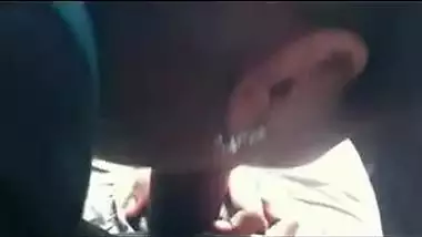 Horny Rajasthani wife gives outdoor blowjob in car