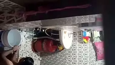 Neighbor aunty taking bath caught by voyeur