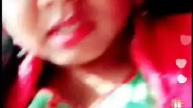 Sexy Babhi Pressing Her Brest